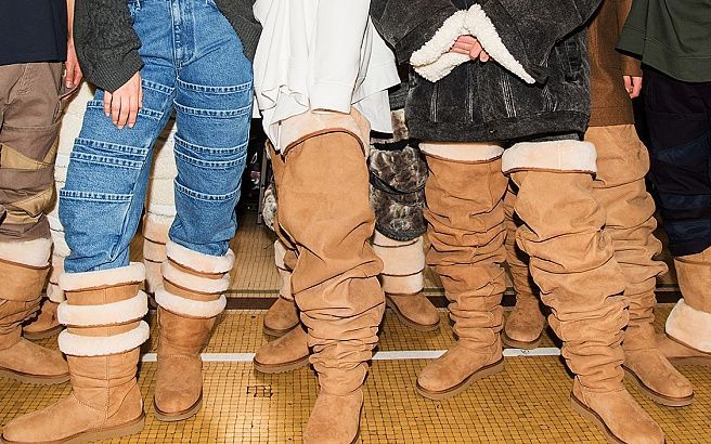 Дизайнери поєднали уггі і ботфорти: фото з модного показу Дизайнери поєднали уггі і ботфорти: фото з модного показу