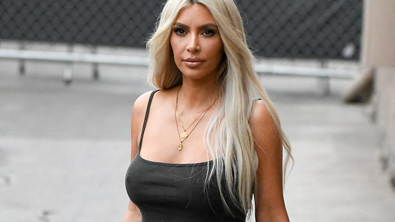 Кардашян опубликовала пикантное фото, где она позирует обнаженной: фото