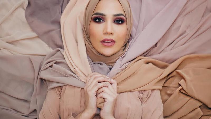 Модель в хиджабе впервые стала лицом косметического бренда L'Oreal: яркие видео