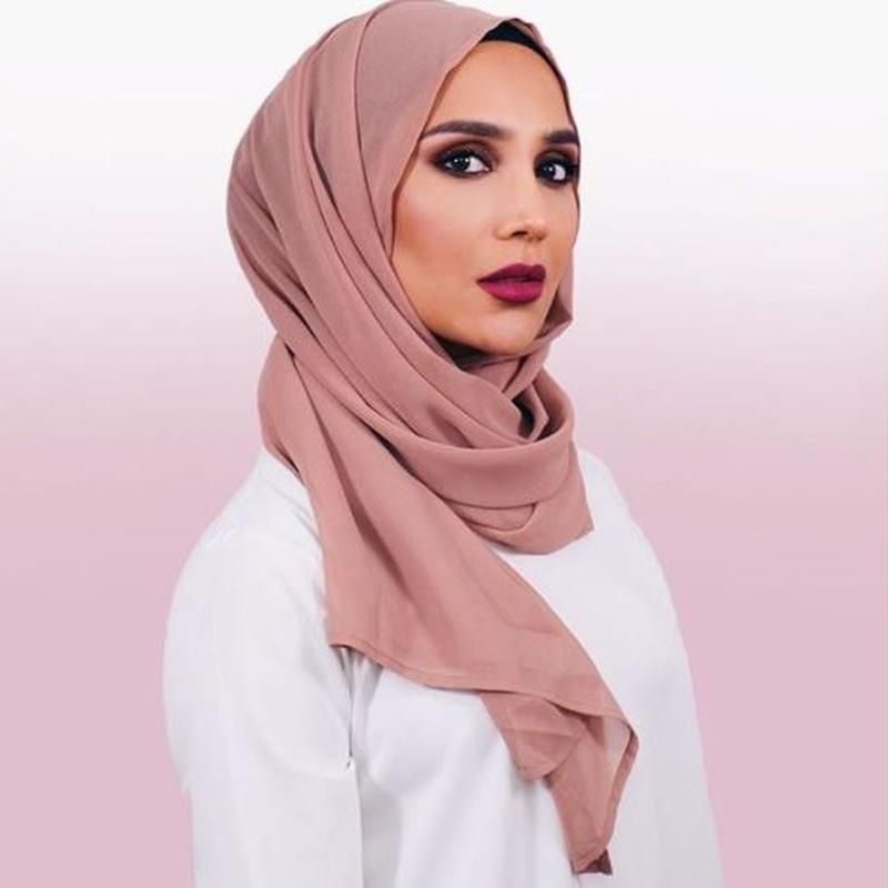 Модель в хиджабе больше не будет лицом рекламы L'Oréal: названа причина