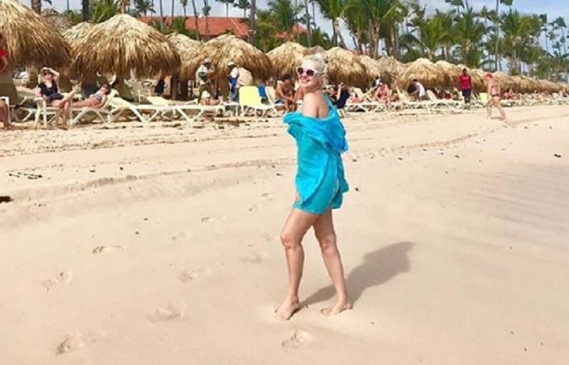 Українська співачка похизувалася стрункою фігурою на пляжі: фото