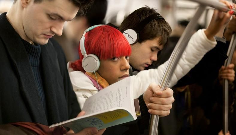 Кожен другий українець торік не прочитав жодної книжки: невтішні цифри Кожен другий українець торік не прочитав жодної книжки: невтішні цифри