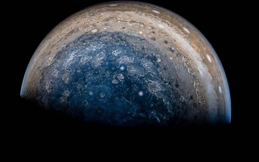 На Юпитере бушует буря: NASA опубликовало снимок