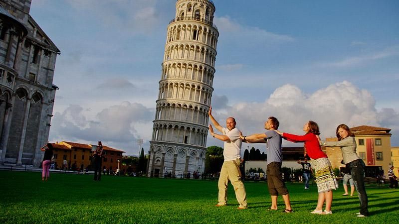Фотограф показала типові знімки усіх туристів світу: курйозне відео 