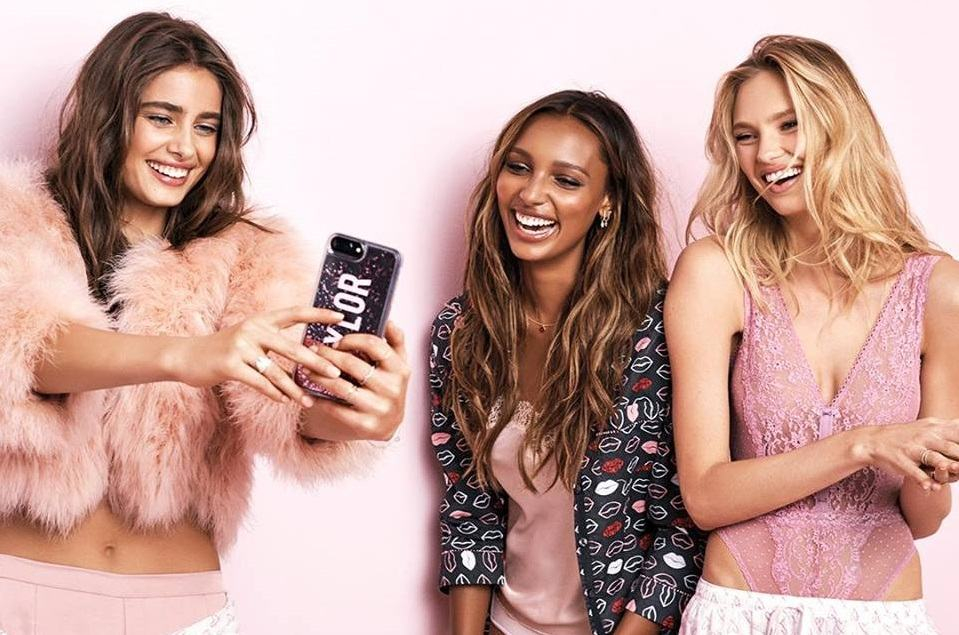 Соблазнительные "ангелы" Victoria's Secret показали новую коллекцию белья: фото