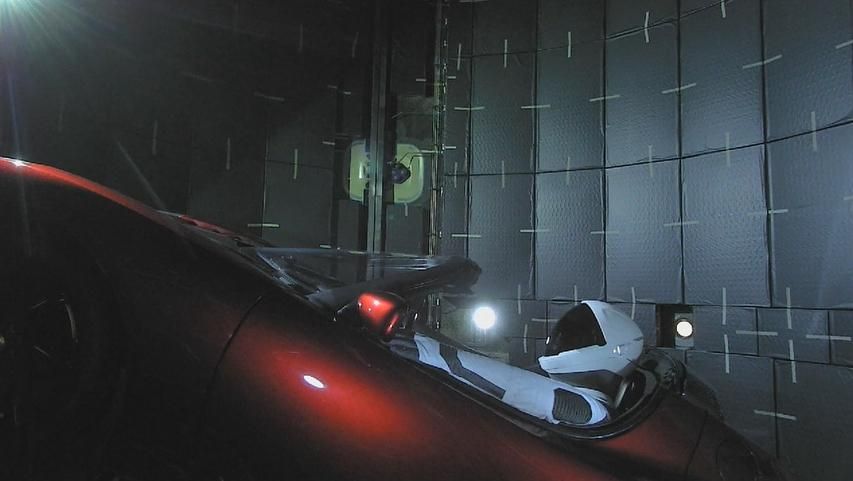 Илон Маск запусти Tesla в космос: какая судьба ждет электрокар
