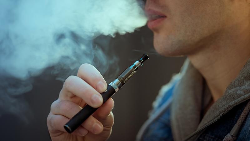 Експерти назвали нову небезпеку від електронних сигарет 