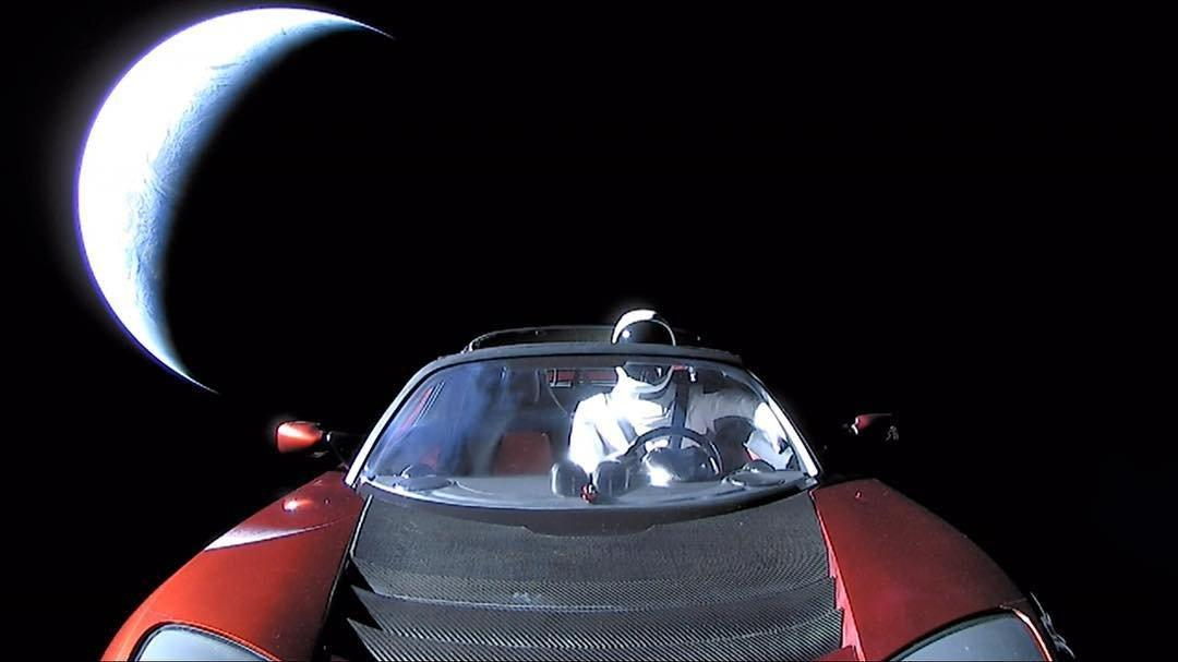 Ученые сфотографировали Tesla Илона Маска в космосе: впечатляющие кадры