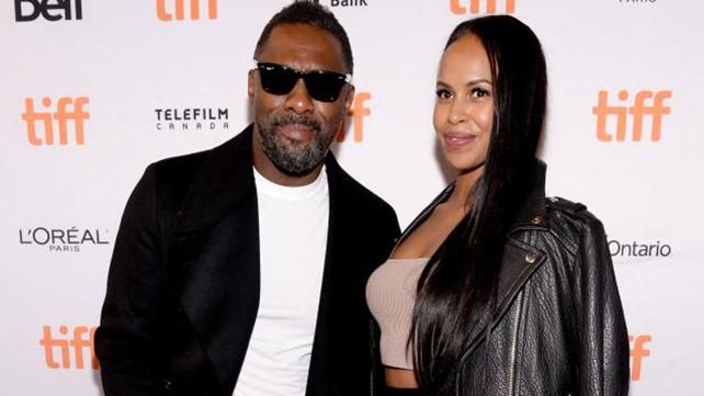 Известный британский актер Идрис Эльба сделал предложение своей любимой Известный британский актер Идрис Эльба сделал предложение своей любимой