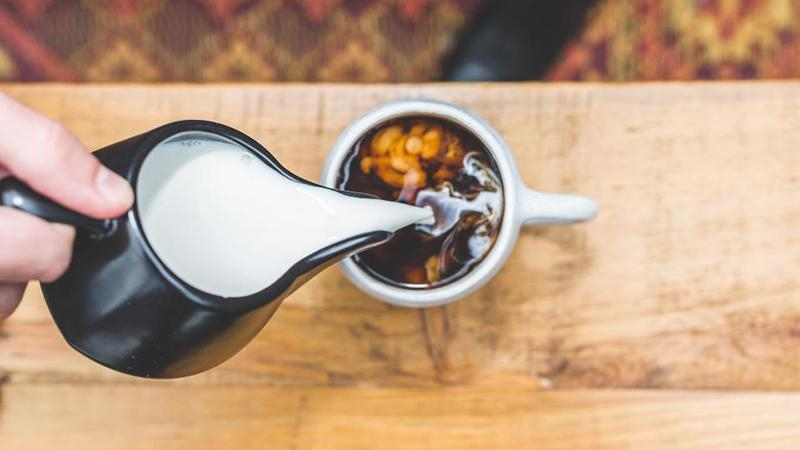 Ученые рассказали, чем вредно "сырое" молоко