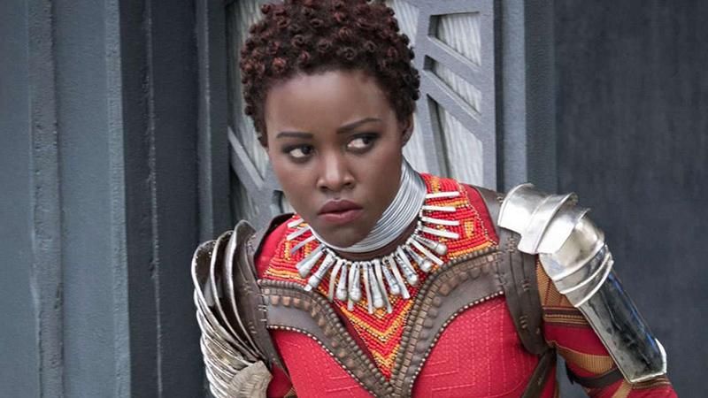 Звезда фильма "Черная пантера" снялась в яркой фотосессии а африканском стиле: фото Звезда фильма "Черная пантера" снялась в яркой фотосессии а африканском стиле: фото