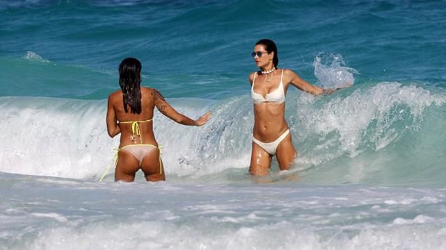 Колишня модель Victoria's Secret Алессандра Амбросіо показала спокусливі фото з відпочинку (18+)