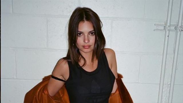 Сексуальная Эмили Ратаковски обнажилась для глянца: фото 18+