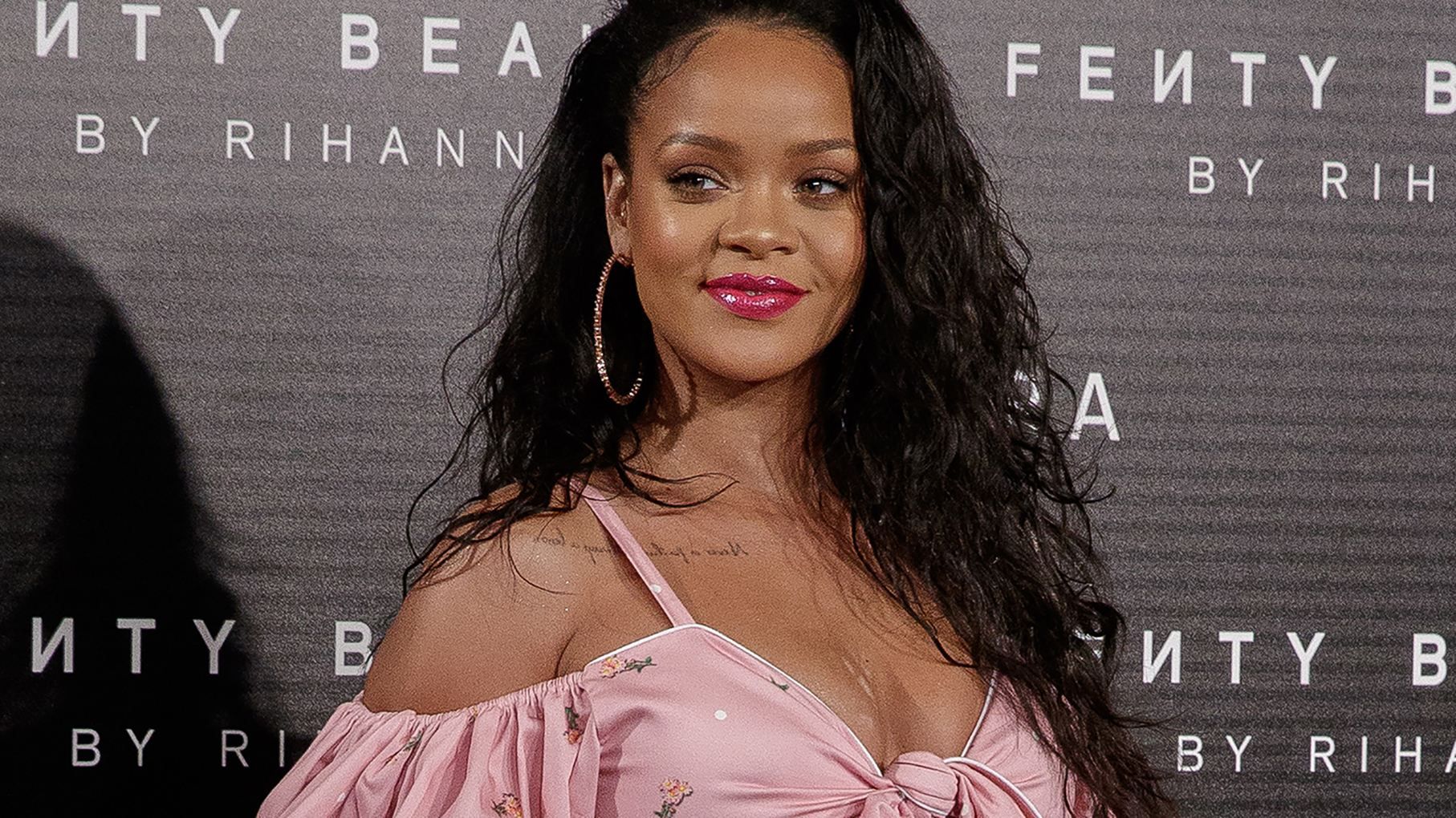 Ріанна розчулила своїм дитячим фото Ріанна розчулила своїм дитячим фото