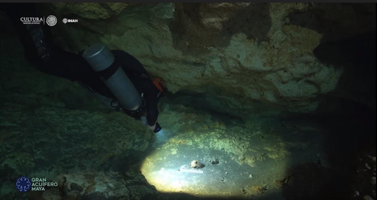 Ученые обнаружили невероятные артефакты в самой длинной подводной пещере мира: фото