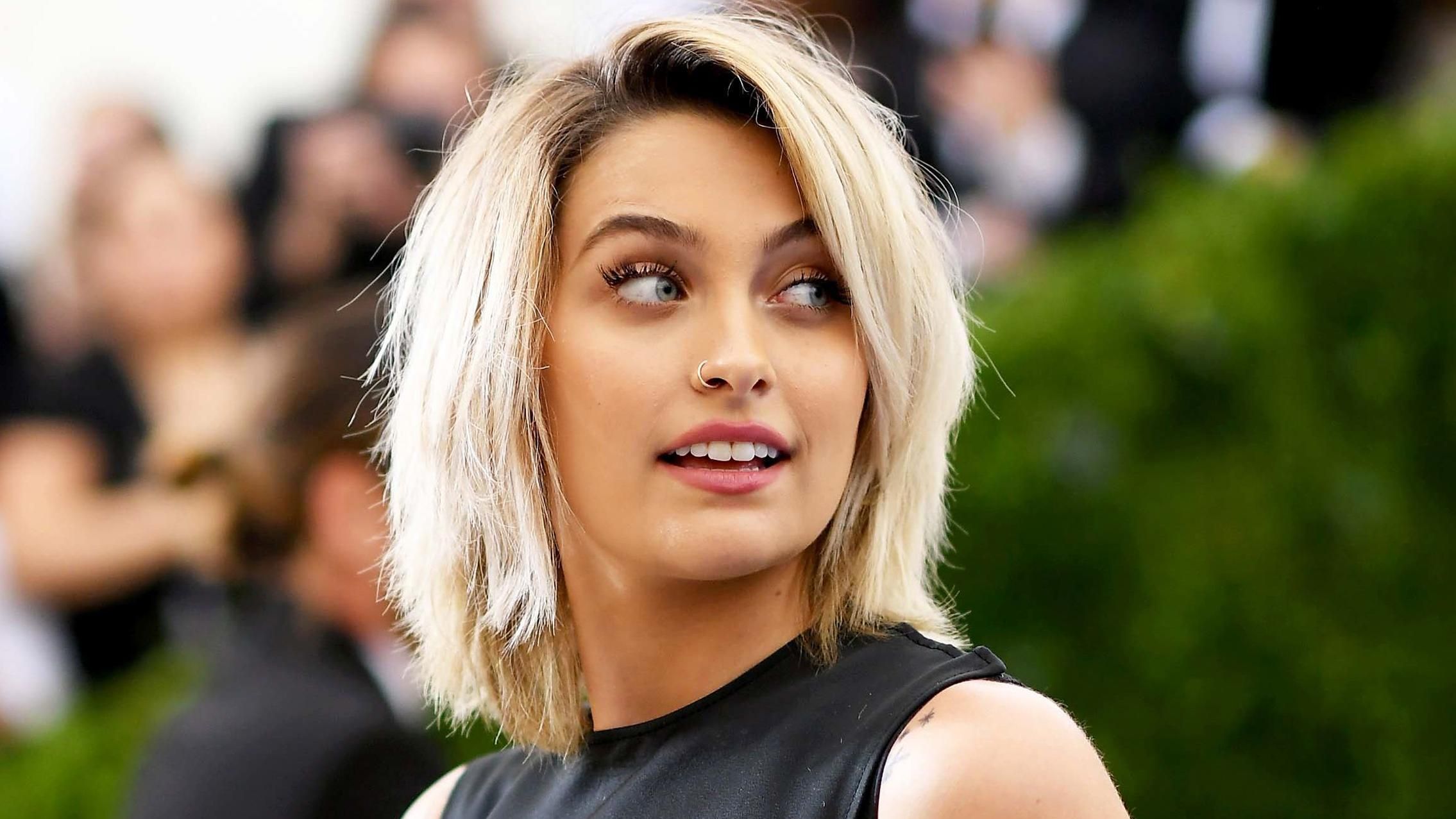 Дочери Майкла Джексона приписывают лесбийский роман
Дочери Майкла Джексона приписывают лесбийский роман