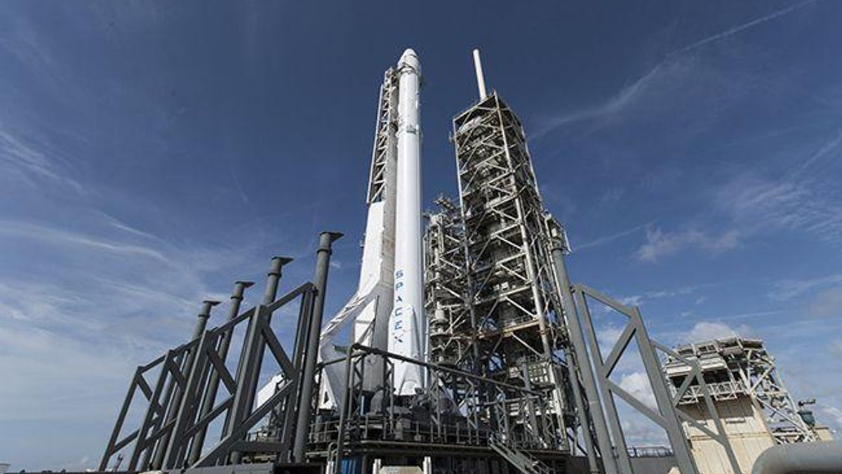 SpaceX запустила ракету з першими супутниками для покриття планети інтернетом