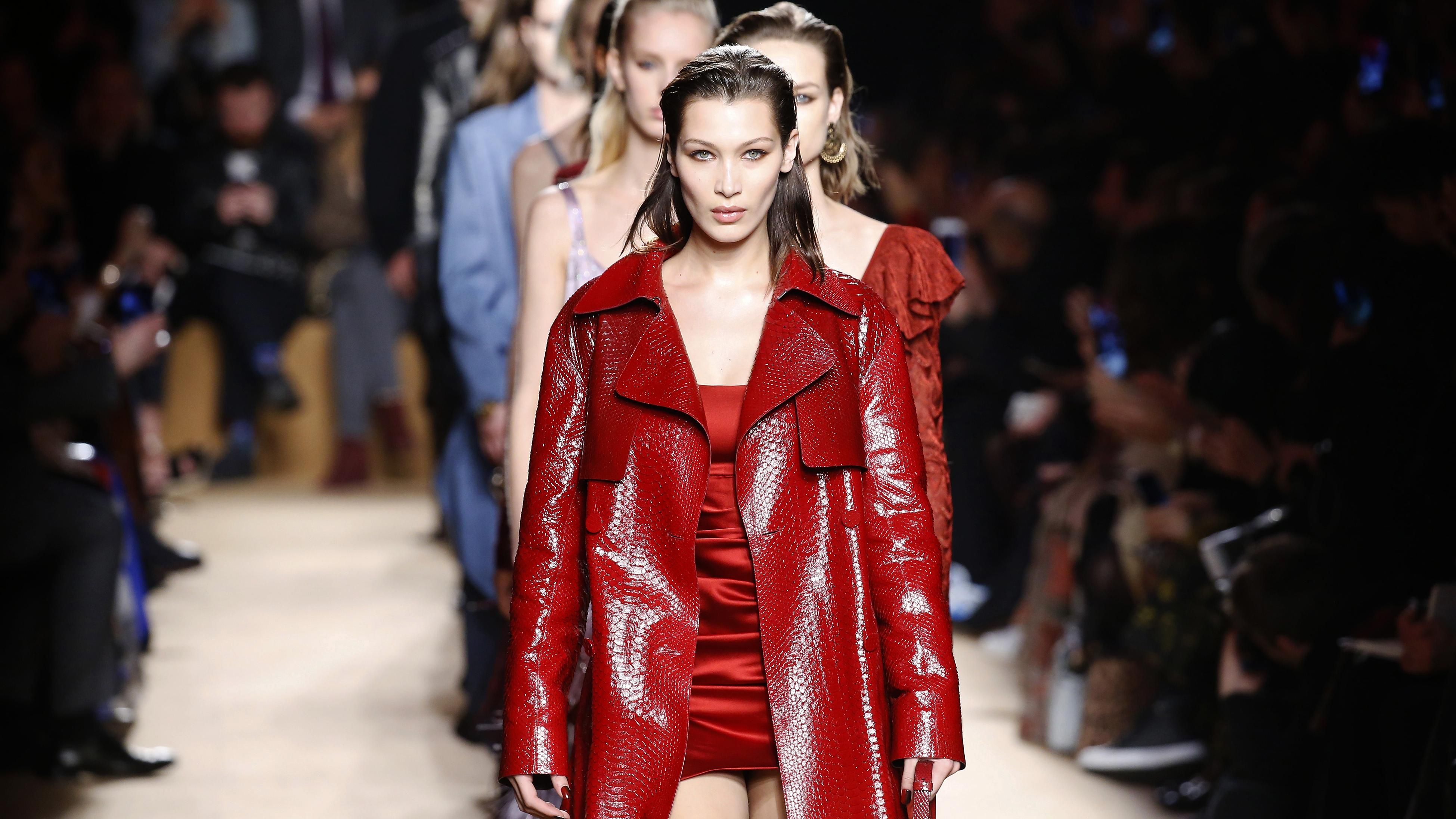 Чим вразила нова колекція Роберто Каваллі у Мілані: розкішні фото з подіуму Чим вразила нова колекція Роберто Каваллі у Мілані: розкішні фото з подіуму