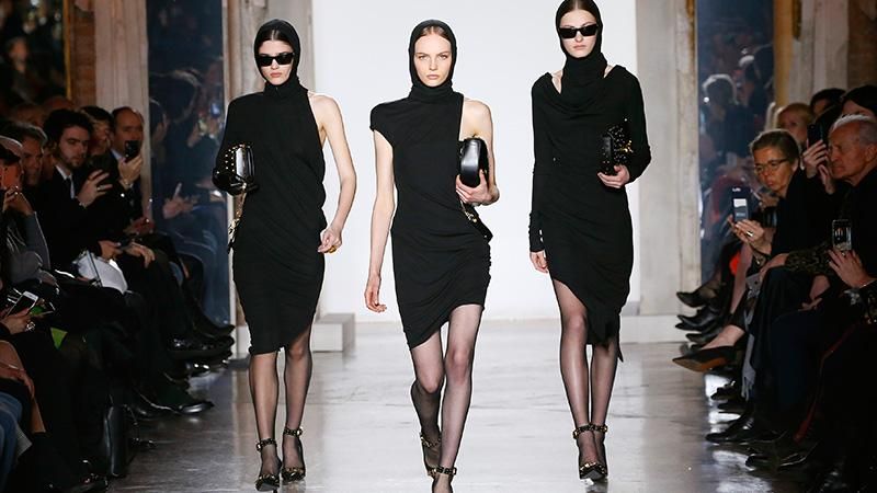 Неделя моды в Милане: самые яркие образы с показа Versace