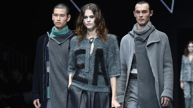 Неделя моды в Милане: фото лучших образов с показа Emporio Armani Неделя моды в Милане: фото лучших образов с показа Emporio Armani