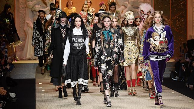 Тиждень моди у Мілані: фото найрозкішніших образів з показу Dolce & Gabbana Тиждень моди у Мілані: фото найрозкішніших образів з показу Dolce & Gabbana