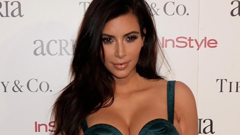 Сексапильная Ким Кардашян похвасталась шикарным бюстом: соблазнительное фото Сексапильная Ким Кардашян похвасталась шикарным бюстом: соблазнительное фото