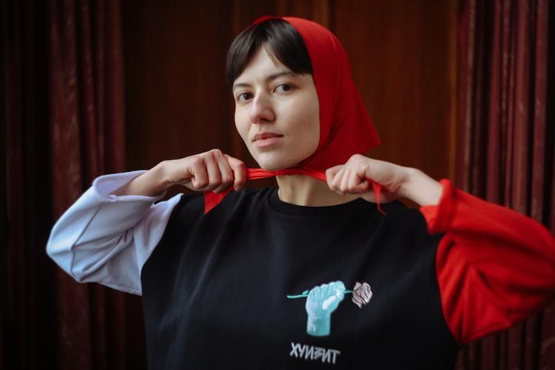 Червоні хустини і троянди: український бренд присвятив колекцію Розі Люксембург Червоні хустини і троянди: український бренд присвятив колекцію Розі Люксембург