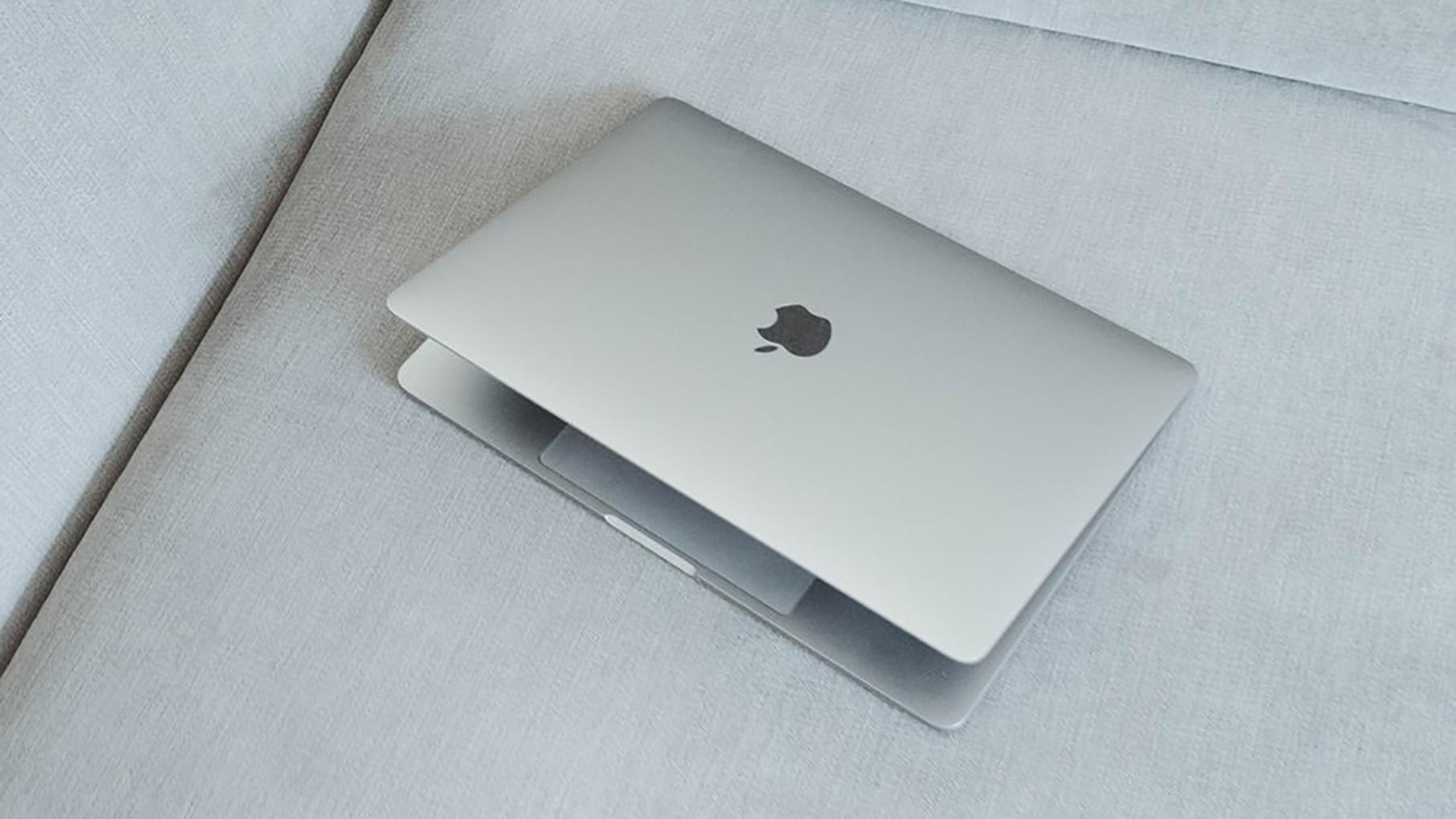 Компания Apple запатентовала MacBook с двумя экранами