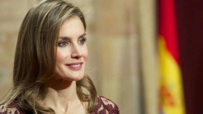 Королева Испании потрясла изысканным нарядом: фото Королева Испании потрясла изысканным нарядом: фото