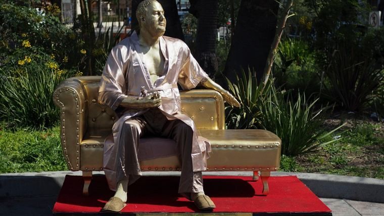 Накануне Оскара-2018 в Голливуде появился памятник Вайнштейну: фото