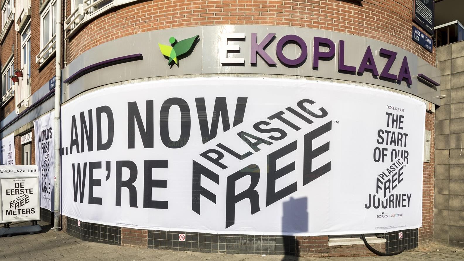 Супермаркет в Нидерландах решился на смелый эксперимент по бойкоту пластика Супермаркет в Нидерландах решился на смелый эксперимент по бойкоту пластика