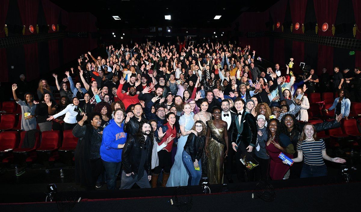 Звезды Оскара 2018 ошеломили фанатов своим визитом с конфетами: видео Звезды Оскара 2018 ошеломили фанатов своим визитом с конфетами: видео