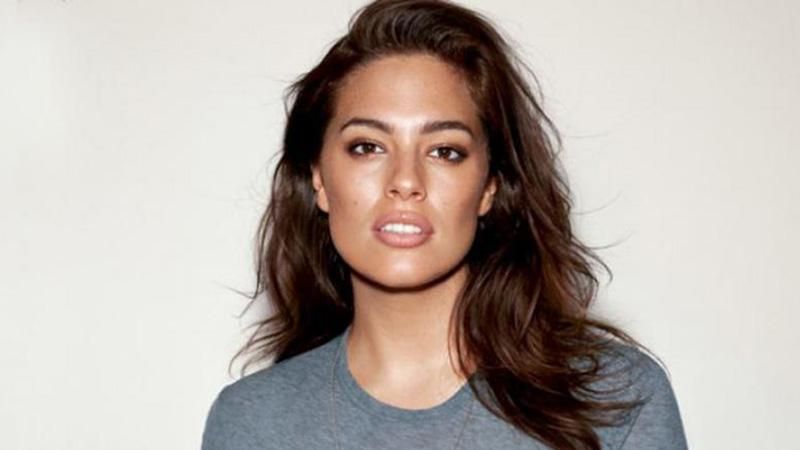 Пышнотелая модель Эшли Грэм очаровала стильным образом на светском мероприятии: фото Пышнотелая модель Эшли Грэм очаровала стильным образом на светском мероприятии: фото