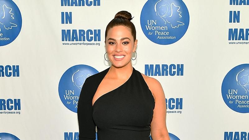 Пышнотелая Эшли Грэм поразила стильным образом: очаровательные фото Пышнотелая Эшли Грэм поразила стильным образом: очаровательные фото