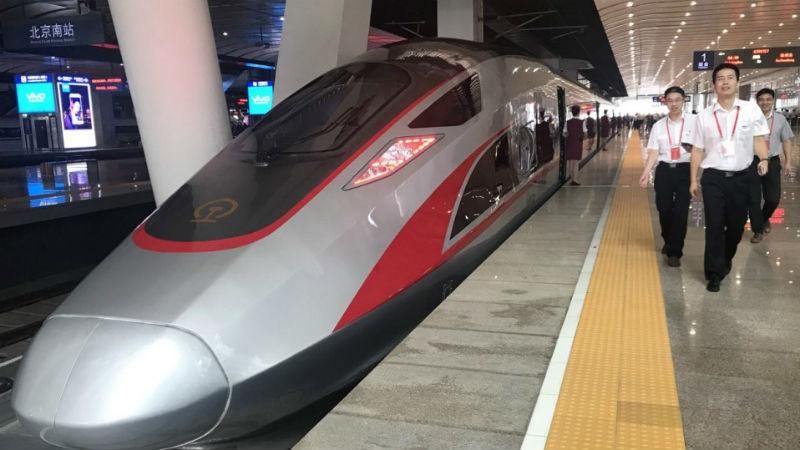 Сверхскоростной поезд длиной 415 метров впервые протестировали в Пекине
