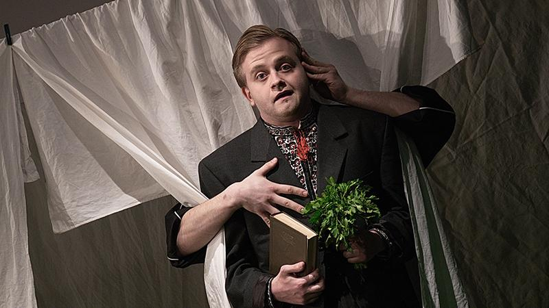 В Киеве презентовали спектакль "Восток-Запад" по пьесам подростков: фото