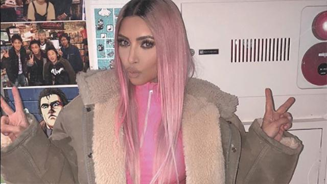 Ким Кардашян раскритиковали за змею, на которой выбили логотип Louis Vuitton: фото