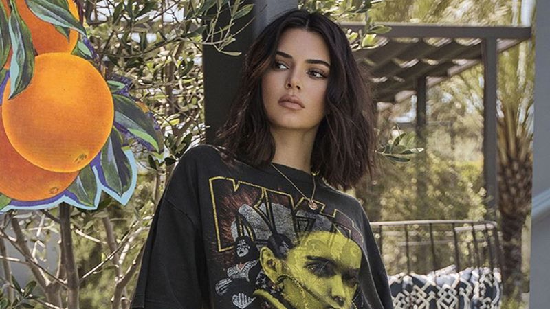 Модель Кендалл Дженнер показала струнку фігуру в короткому топі: фото Модель Кендалл Дженнер показала струнку фігуру в короткому топі: фото