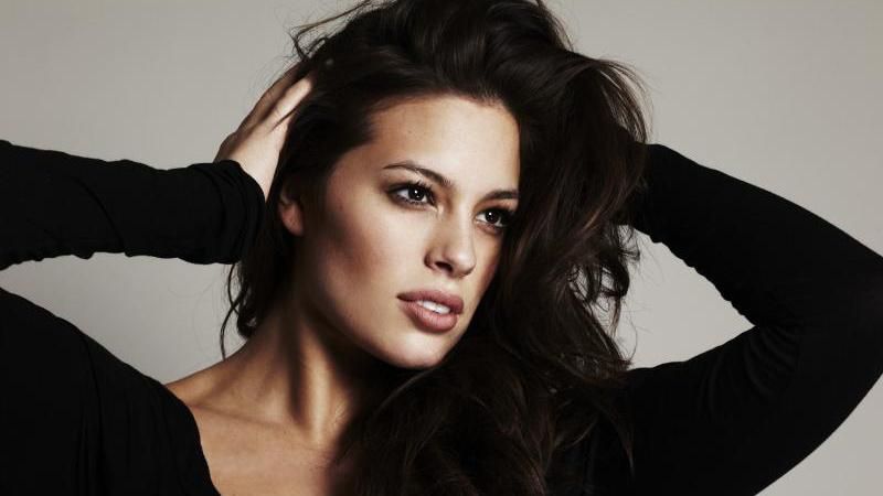 Пышнотелая модель Эшли Грэм похвасталась элегантным нарядом: очаровательные фото Пышнотелая модель Эшли Грэм похвасталась элегантным нарядом: очаровательные фото