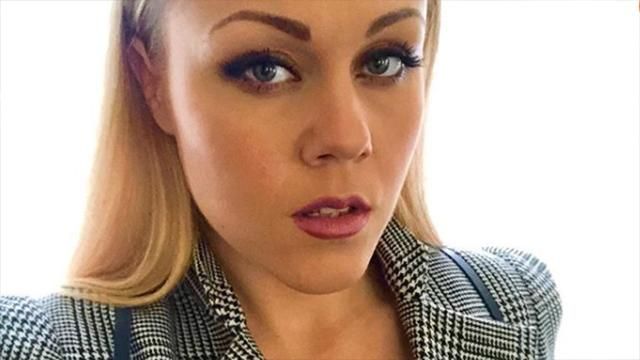 Певица Alyosha показала эксперимент с имиджем: фото Певица Alyosha показала эксперимент с имиджем: фото