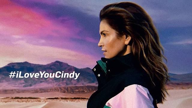 Сінді Кроуфорд затанцювала у рекламі в стилі 80-х: відео Сінді Кроуфорд затанцювала у рекламі в стилі 80-х: відео