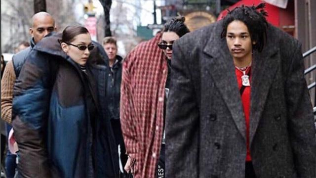 16-летняя блогер одевает звезд в гигантские пуховики: фото