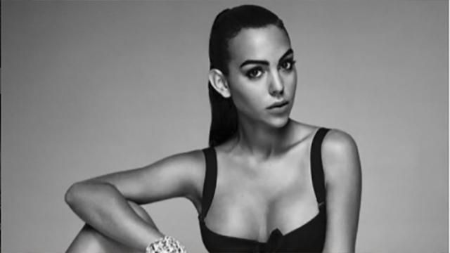 Девушка Роналду похвасталась спортивной фигурой в купальнике: фото Девушка Роналду похвасталась спортивной фигурой в купальнике: фото