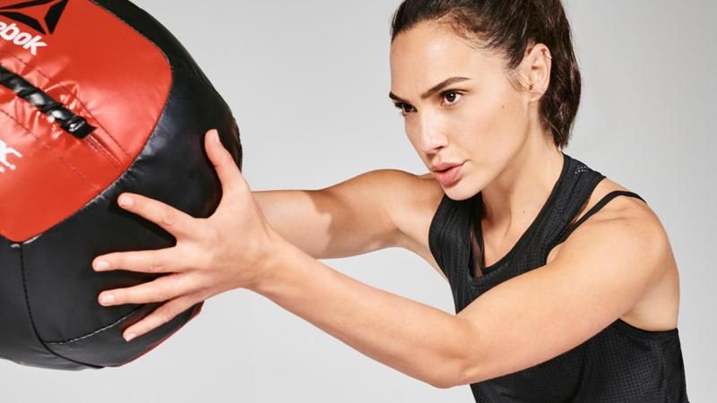 "Диво-жінка" Галь Гадот стала обличчям Reebok "Диво-жінка" Галь Гадот стала обличчям Reebok