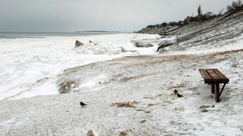 Крижані пляжі та неймовірні краєвиди: як виглядає Азовське море в березні