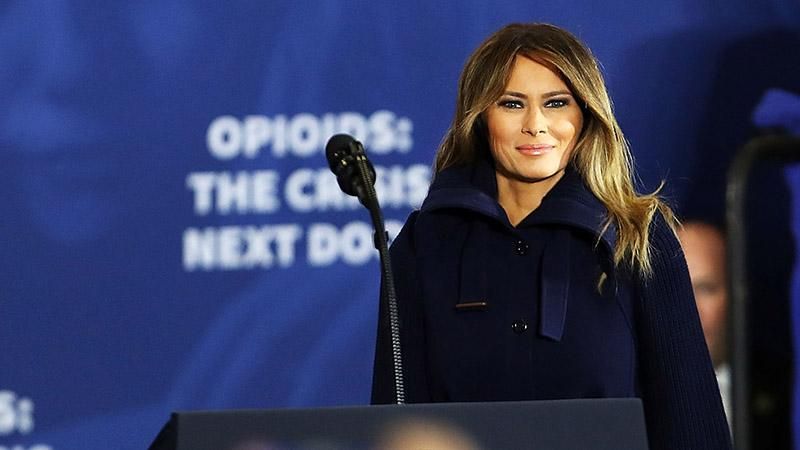 Мелания Трамп засветила новое стильное пальто: очаровательные фото