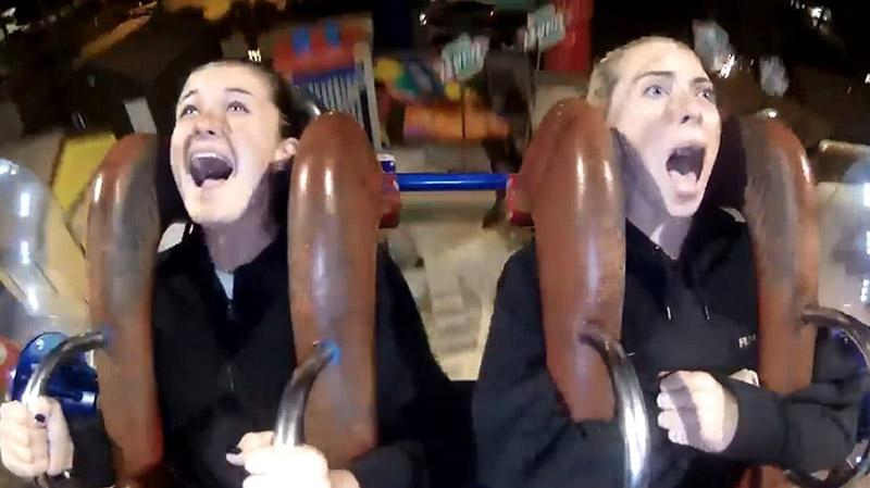 Американка стала звездой сети после курьезного видео с парка аттракционов