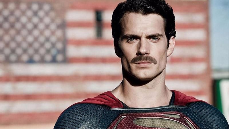 "Супермен" Генрі Канвілл позбувся легендарних вусів: відеофакт