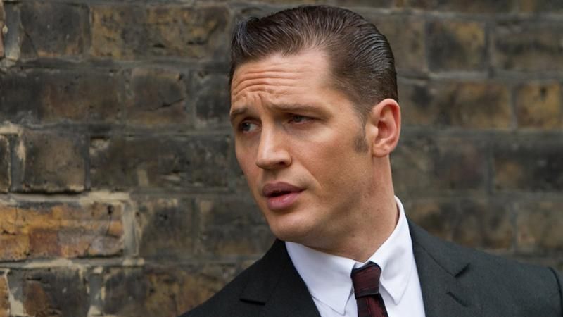 Актор Том Гарді перевтілився у відомого гангстера: моторошні кадри Актор Том Гарді перевтілився у відомого гангстера: моторошні кадри