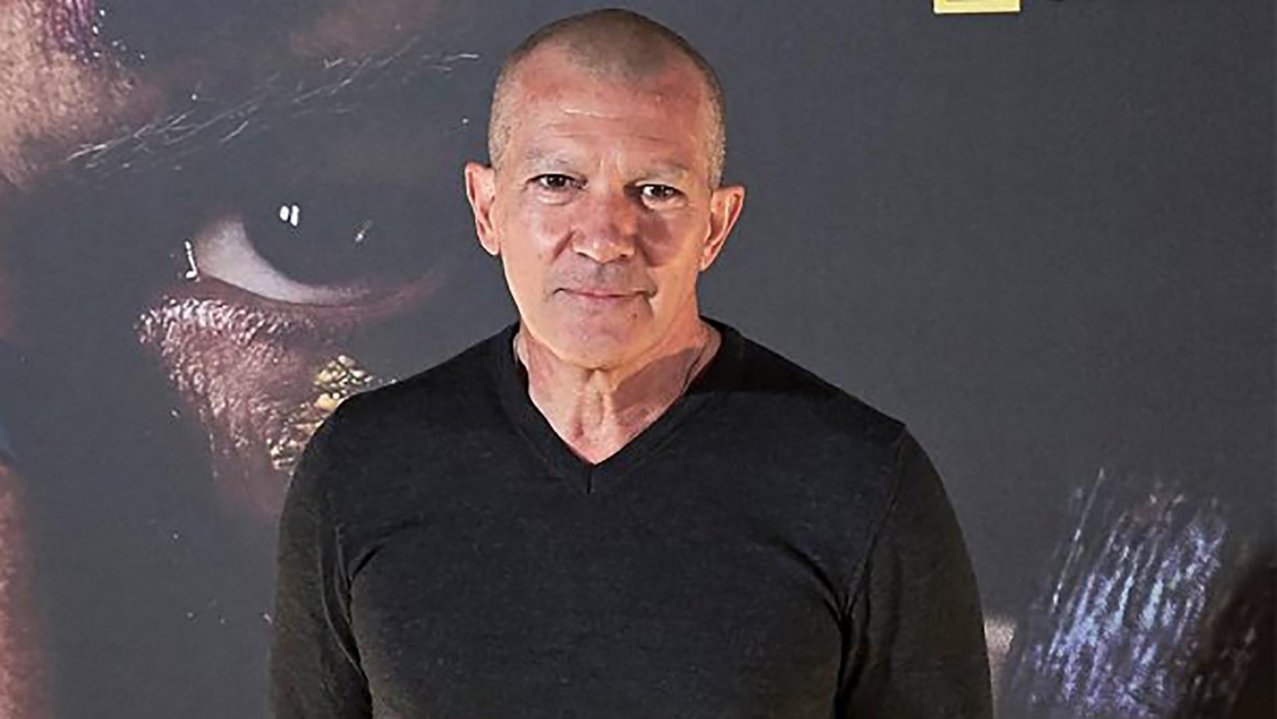 Антонио Бандерас переоделся в монаха, чтобы принять участие в праздничном шествии